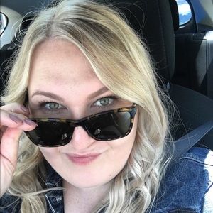 Meet your Posher, Samantha